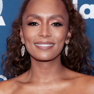 Lizzo’s 60-Lb. Weight Loss in New Instagram Photos Leaves Fans in Shock: ‘Looking Snatched’