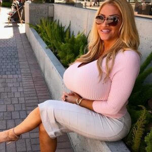 It’s Hard to Believe She’s 52: Just Take a Look at This Model’s Figure!