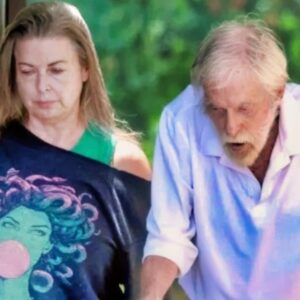 Hollywood Legend Spotted in a Rare Paparazzi Appearance: Do You Recognize Him?