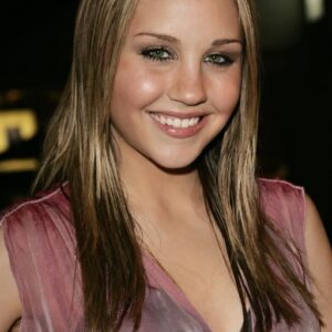 Former  Teen Comedy Star Spotted in Rare Paparazzi Photos: Do You Recognize Her?