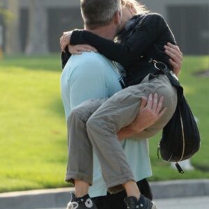 Can You Recognize This Couple in a Rare Romantic Paparazzi Moment?