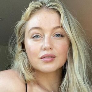 Famous Model Spotted with Mystery Man in Rare Beachside Paparazzi Photos That Have Fans